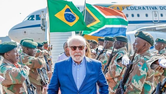Filme sobre Lula estreia em Cannes e diretor dispara: "líder único no mundo"