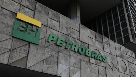 Associação de petroleiros pede extinção de acordo que privatiza refinarias da Petrobrás