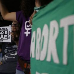 Vítima de estupro, menina de 13 anos tem aborto negado a pedido do próprio pai