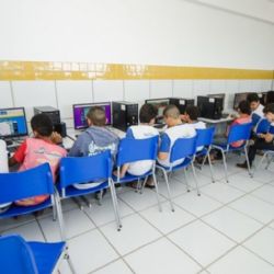 Escolas Conectadas para Todos como estratégia de mercantilização – Por Heleno Araújo