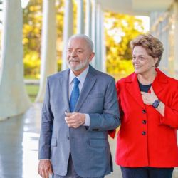 Dilma retorna ao Palácio do Planalto pela porta da frente