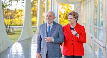 Dilma retorna ao Palácio do Planalto pela porta da frente