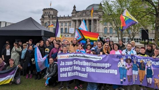 Extrema direita e esquerda radical se unem na Alemanha contra os direitos trans